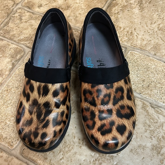 Greys Anatomy Softwalk Meredith Clog - Picture 2 of 10